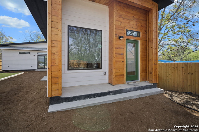 Image 6 of 47 For 118 Stratford Ct