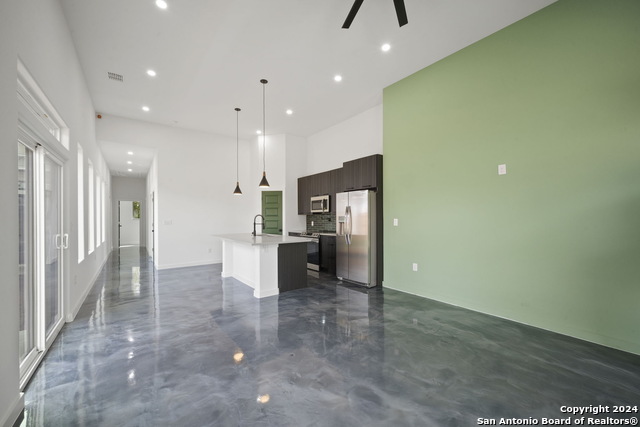 Image 7 of 47 For 118 Stratford Ct