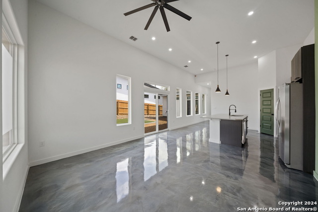 Image 8 of 47 For 118 Stratford Ct