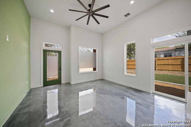 Image 9 of 47 For 118 Stratford Ct