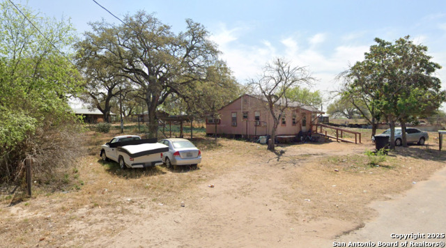 Details for 818 Flores  , Devine, TX 78016