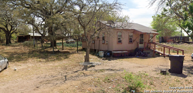 Listing photo id 0 for 818 Flores  