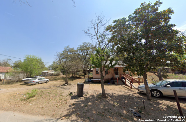 Listing photo id 1 for 818 Flores  