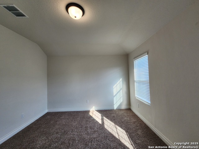 Listing photo id 17 for 326 Untermaier