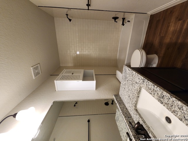 Listing photo id 18 for 326 Untermaier
