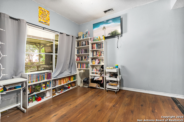 Image 16 of 18 For 15017 Baycliff