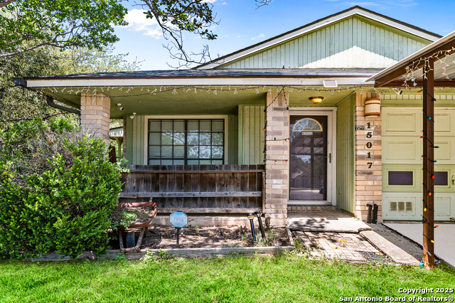 Image 2 of 18 For 15017 Baycliff