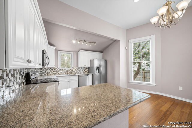Image 15 of 40 For 718 Pine N 