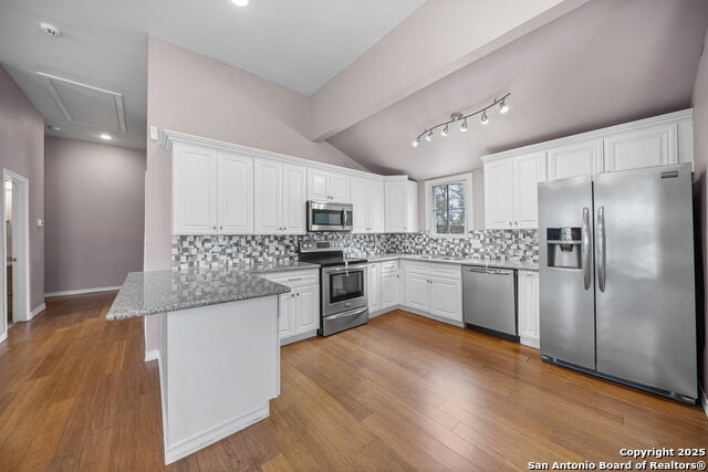 Image 18 of 40 For 718 Pine N 