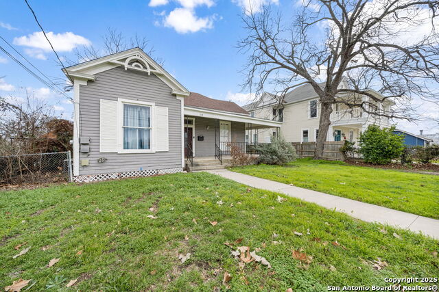 Image 3 of 40 For 718 Pine N 