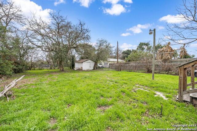 Image 36 of 40 For 718 Pine N 