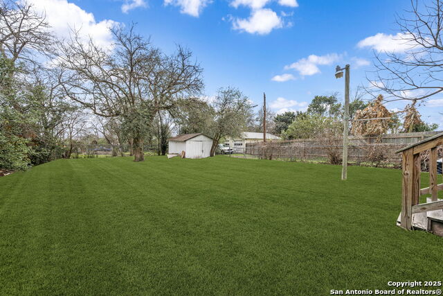 Image 37 of 40 For 718 Pine N 