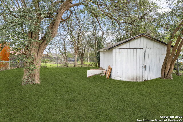 Image 39 of 40 For 718 Pine N 