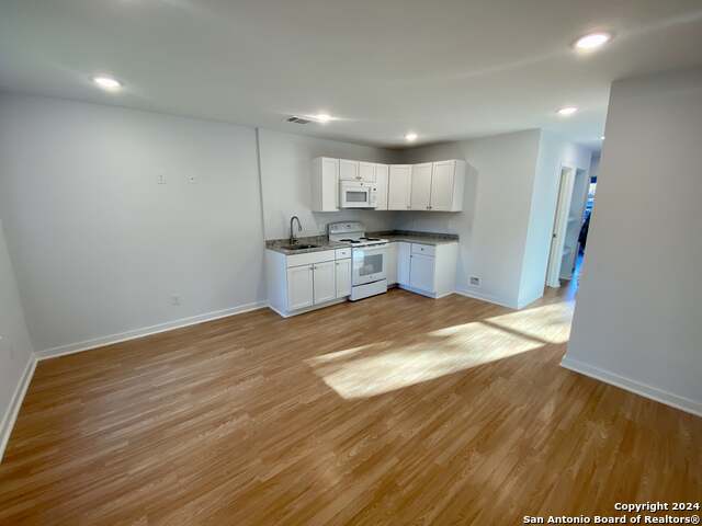 Image 5 of 15 For 1628 Hamilton St S 101