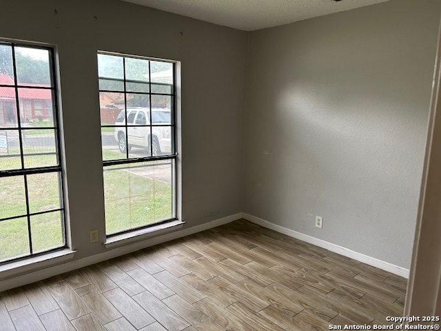 Image 14 of 20 For 7510 Ledgebrook