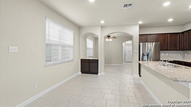 Listing photo id 9 for 8927 Portobello Way