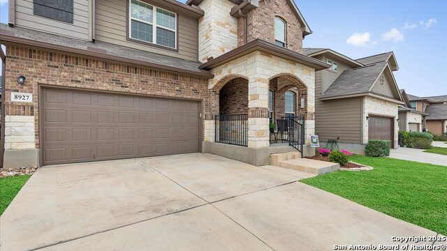 Listing photo id 1 for 8927 Portobello Way