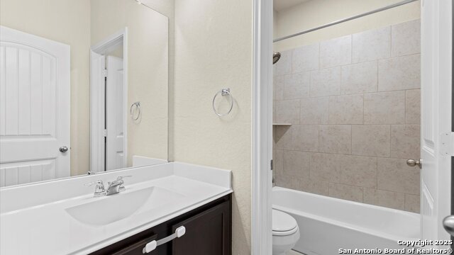 Listing photo id 28 for 8927 Portobello Way