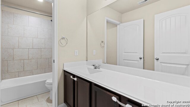 Listing photo id 31 for 8927 Portobello Way