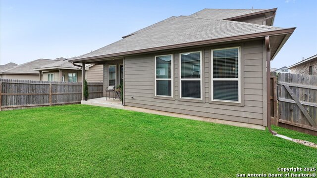 Listing photo id 33 for 8927 Portobello Way