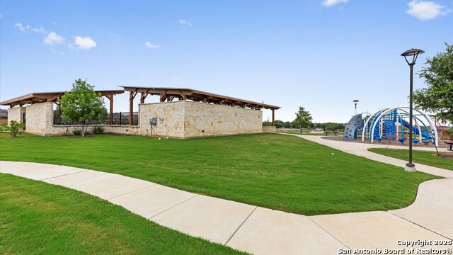 Listing photo id 38 for 8927 Portobello Way