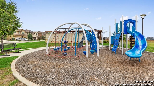 Listing photo id 41 for 8927 Portobello Way