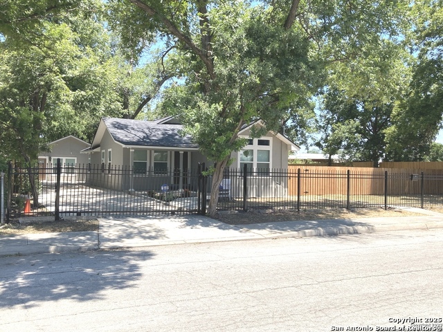 Details for 111 Young W, San Antonio, TX 78214