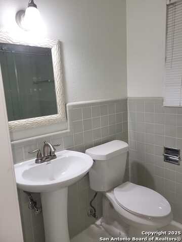 Image 12 of 28 For 603 Crestline W