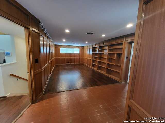 Image 16 of 28 For 603 Crestline W