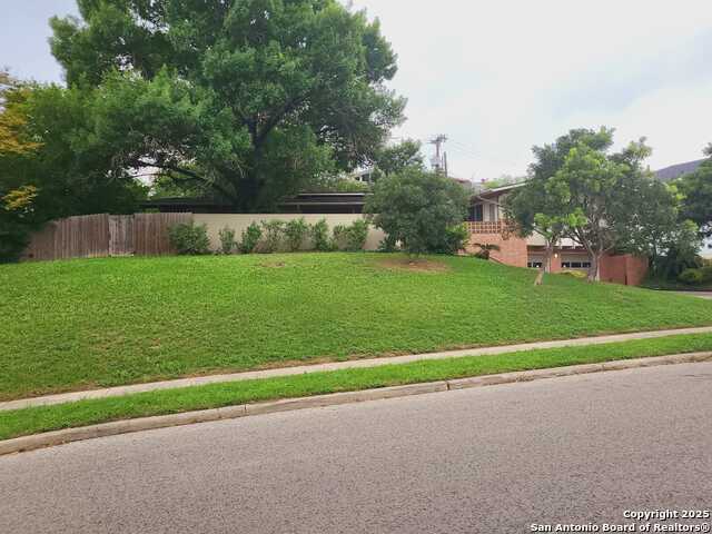 Image 2 of 28 For 603 Crestline W