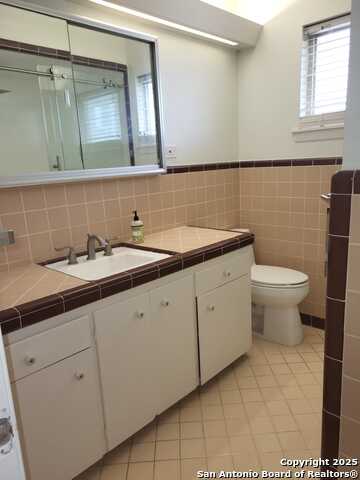 Image 24 of 28 For 603 Crestline W