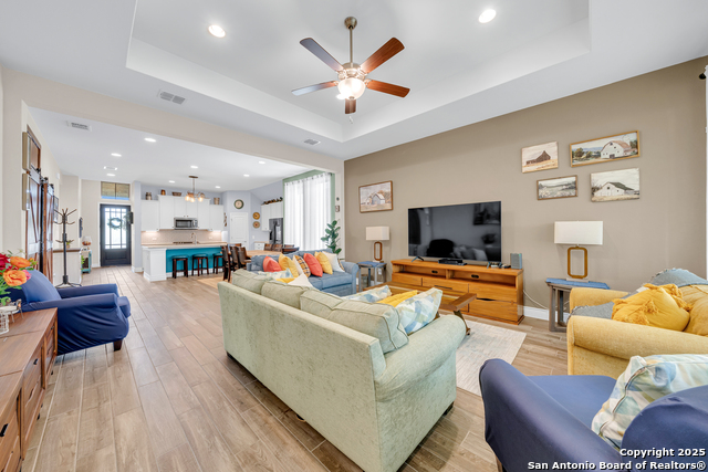 Image 11 of 26 For 1057 Cadogan Squire