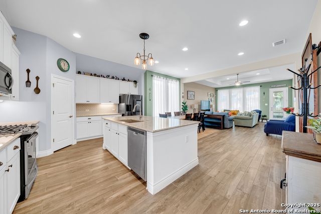 Image 13 of 26 For 1057 Cadogan Squire