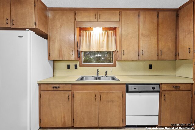 Image 24 of 34 For 616 Ridgecrest