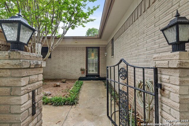 Image 4 of 34 For 616 Ridgecrest
