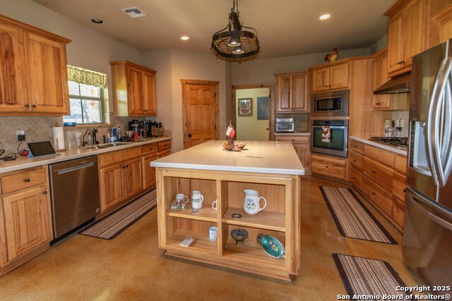 Listing photo id 8 for 2657 West Sabinal Road