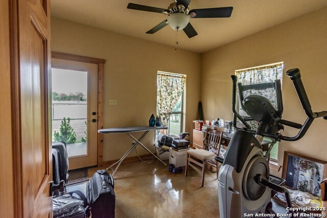 Listing photo id 12 for 2657 West Sabinal Road