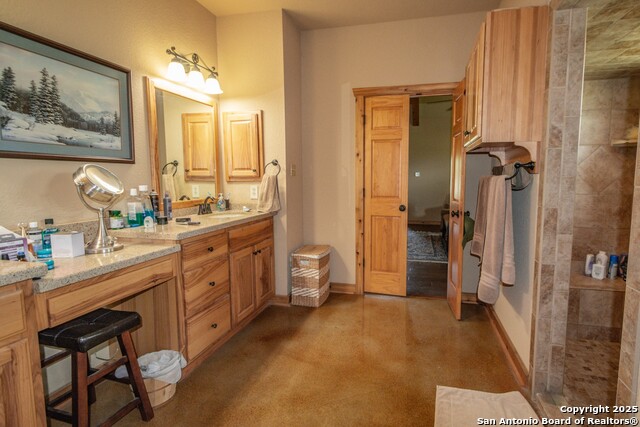 Listing photo id 13 for 2657 West Sabinal Road