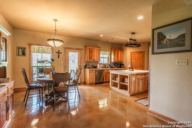Listing photo id 15 for 2657 West Sabinal Road
