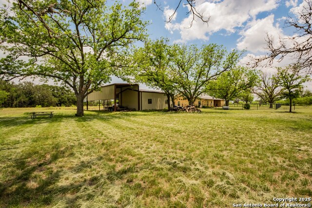 Listing photo id 23 for 2657 West Sabinal Road