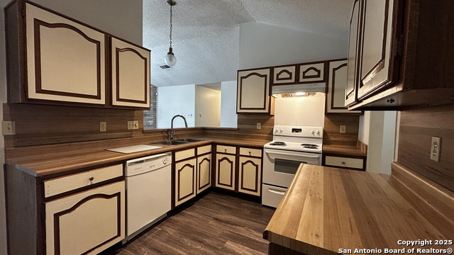 Image 15 of 37 For 6530 Forest Village