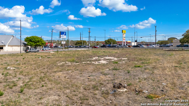 Listing photo id 12 for 7649 Fm 78