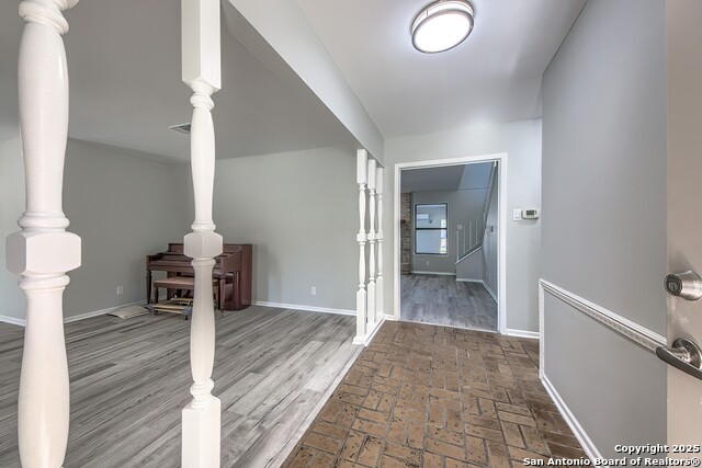 Image 5 of 38 For 13707 Scarsdale