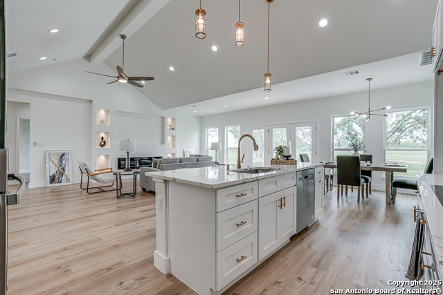 Listing photo id 8 for 109 Hidden Hills