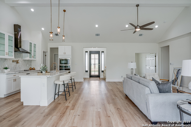 Listing photo id 13 for 109 Hidden Hills