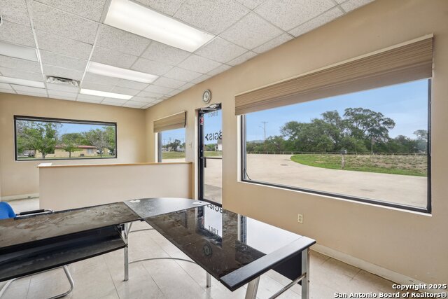 Listing photo id 8 for 1901 Memorial