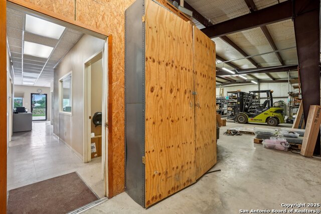 Listing photo id 19 for 1901 Memorial