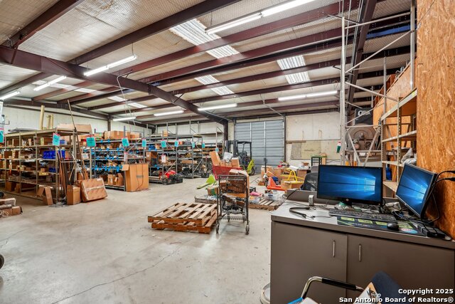 Listing photo id 21 for 1901 Memorial