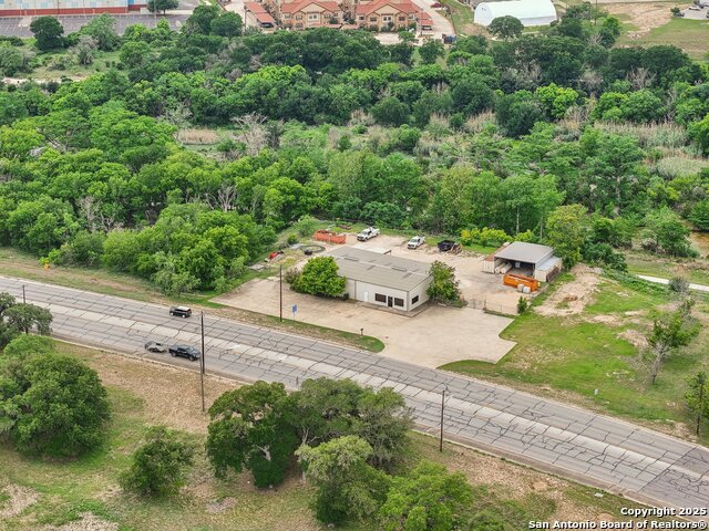 Listing photo id 31 for 1901 Memorial