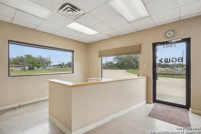 Listing photo id 5 for 1901 Memorial